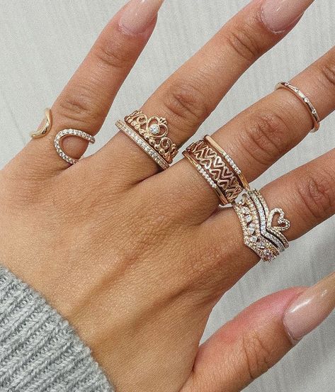 Pandora Ring Stack, Pandora Stackable Rings Ideas, Pandora Rings Stacked Ideas, Pandora Rings Aesthetic, Pandora Rings Stacked, Corporate Woman, Pandora Stackable Rings, Jewellery Wishlist, Rings Stacked