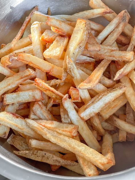 Southern Home Fries, Copycat Wingstop Fries, Fresh Fries, Freddy’s Famous Fry Sauce, Wendy’s Baconator Fries, Mcdonald’s French Fries Recipe, Food Fries, Chicken Alfredo Pizza, Batch Baking