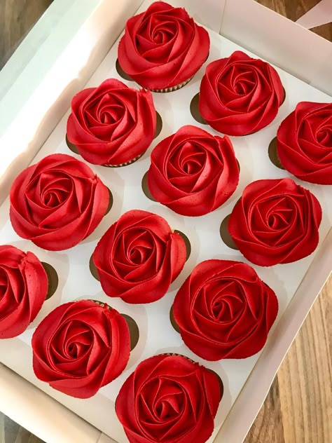 Valentines Cakes And Cupcakes, Valentines Baking, Valentine Day Cupcakes, Cupcake Cake Designs, Buttercream Cupcakes, Rose Cupcakes, Valentine Desserts, Valentines Cupcakes, Cupcake Bouquet