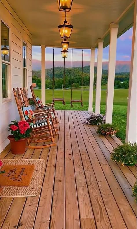 Country Houses Interiors, Houses In Tennessee, Houses On Land, 70s Farmhouse, Old Style Homes, Nostalgic House, Country House Aesthetic, Fall Houses, Beautiful Country Homes