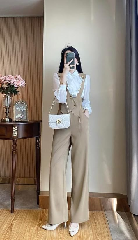 Fashion Attire Outfit Ideas, Korea Office Outfit, Korean Business Woman Outfits, Formal Attire Women Classy, Korean Work Outfit Business Casual, Korean Office Outfit, Outfit Kantor, Modest Business Casual, Office Ootd