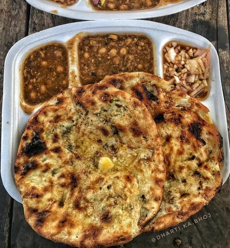 Chole Kulche, Amritsari Kulcha, Delhi Food, Desi Street Food, Delhi City, Picture Mix, Desi Food, Vegetarian Snacks, Indian Snacks