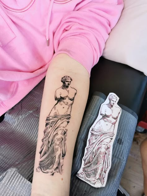 Tattoo art Aphrodite Tattoos, Greek Goddess Tattoo, Aphrodite Tattoo, Roman Bust, Venus Tattoo, Simple Tattoos For Guys, History Tattoos, Statue Tattoo, Wicked Tattoos