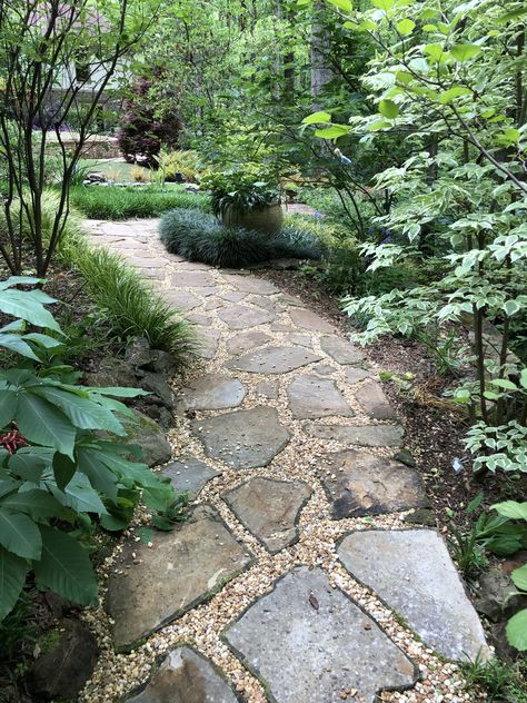 Flagstone Pathway Pea Gravel, Stone Walkways To Front Door, Patio Rocks, Stone Pathways Ideas Walkways, Diy Stone Patio, Rock Walkway, Stone Walkways, Flagstone Pathway, Stone Garden Paths