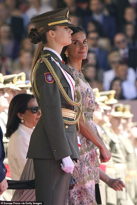 Princess Leonor showered with affection as she becomes junior officer Spanish Princess Leonor, Princess Leonor Blue Dress, Princess Leonor 2022, I Love My Fiance, Princess Leonor Military, Leonor Princess, Badass Female, Leonor Princess Of Asturias, Spanish King