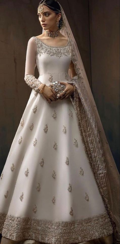 Suit With Skirt, Pakistan Bridal, Pakistani Lehenga, White Anarkali, Muslimah Wedding Dress, Nikah Dress, Pakistani Formal Dresses, Desi Wedding Dresses, Nikkah Dress