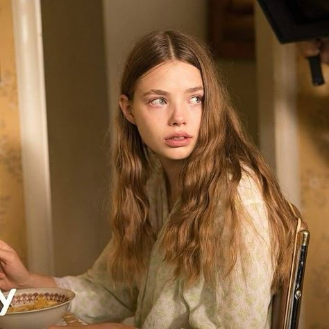 Kristine Froseth as Nola Kellergan in The Truth About the Harry Quebert Affair Kristine Froseth, Alaska Young, Looking For Alaska, John Green, 인물 사진, Me When, Pretty Face, Aesthetic Girl, Maquillaje De Ojos