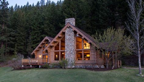 The Coziest Hotels Around the World | The Discoverer Ranch Montana, Luxury Ranch, Couples Resorts, Dude Ranch, Luxury Boutique Hotel, Mountain Resort, Cozy Place, Back To Nature, Ranch Style