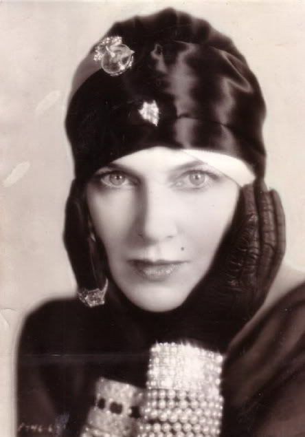 Olga Baklanova, 1920. Russian silent film actress. Fritz Lang, Silent Film Stars, 20s Fashion, Robert Redford, Actrices Hollywood, Silent Movie, Film Actress, Roaring Twenties, Silent Film