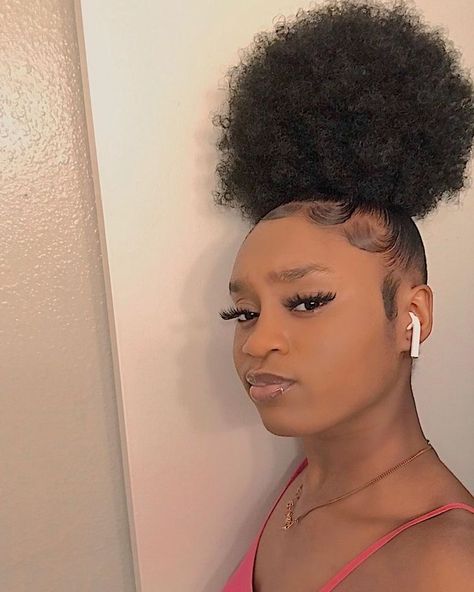 Natural Hair Bun Styles, Short Box Braids Hairstyles, Afro Curls, Hair Puff, Quick Natural Hair Styles, Cute Box Braids Hairstyles, Quick Braided Hairstyles, Pelo Afro, Protective Hairstyles Braids