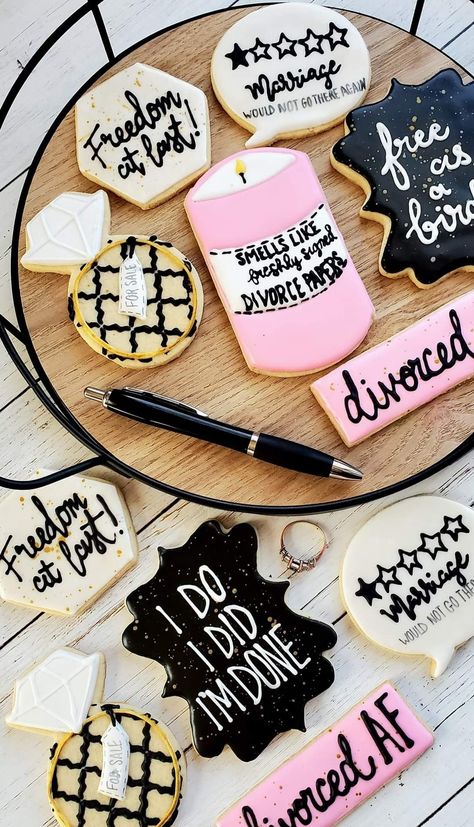 Single Girl Era, After Divorce Photoshoot, Divorce Celebration Ideas, Divorce Party Cake, Divorce Party Ideas, Divorce Party Decorations, Divorced Af, Breakup Party, Divorce Cake