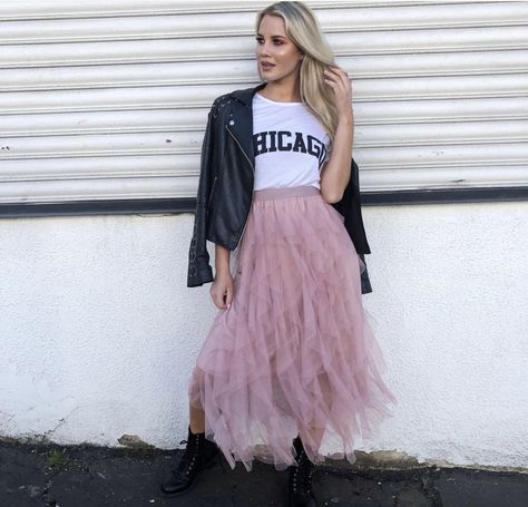 Pink Tulle Skirt Outfit, Tulle Outfit, Tulle Skirts Outfit, Pink Tulle Skirt, Pink Midi Skirt, Festival Chic, Princess Skirt, Belted Shirt Dress, Dress 16