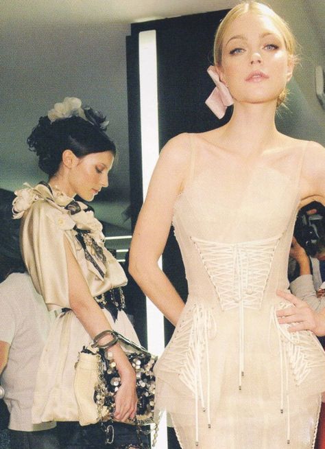 That corset thing. Give me it. Jessica Stam and Anna Kuchkina backstage at Dolce & Gabbana. Jessica Stam, Models Backstage, Frou Frou, Designer Lingerie, Fashion Images, Luxury Lingerie, A Dress, Couture Fashion, Fashion Photo