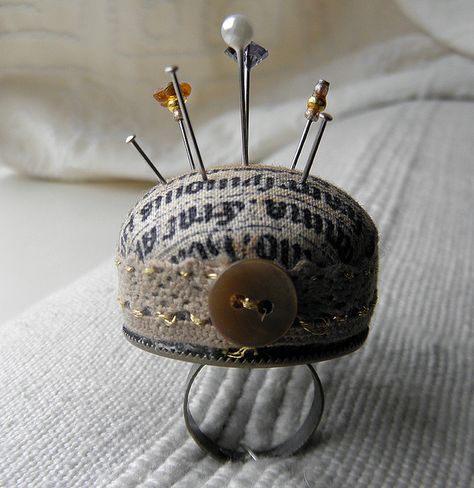 Pin cushion ring - keep meaning to make one and keep forgetting. Different Lettering, Sewing Case, Antique Pins, String Crafts, Rainy Day Crafts, Cushion Ring, Sewing Book, Sewing Organization, Sewing Box