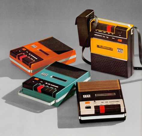 70s Tech, 70s Cassette, Fotocamere Vintage, Cassette Deck, Retro Gadgets, New Retro Wave, Cassette Recorder, Tape Deck, 카드 디자인