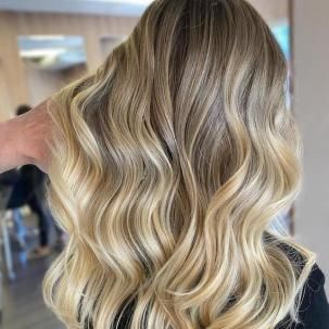 Professional Hair Colour | Wella Professionals Balayage Formulas, Neutral Blonde Balayage, Neutral Blonde Hair, Shampoo For Wavy Hair, Lighten Hair Naturally, Blond Beige, Beach Blonde Hair, Balayage Blond, Neutral Blonde