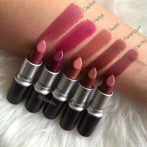 Mac Lipstick Swatches, Best Mac Lipstick, Mac Lipstick Shades, Make Up Designs, Light Pink Lip Gloss, Lipstick Kit, Velvet Teddy, Lipstick Art, Lipstick Collection