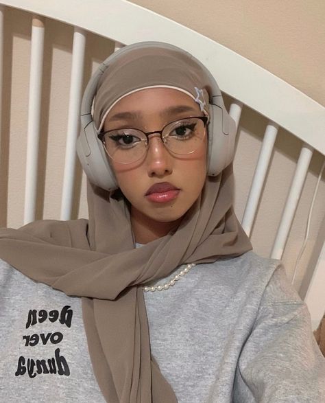 Modest Muslim Outfits, Deen Over Dunya, Hijabi Fits, Stylish Hijab, Hijab Aesthetic, Hijabi Aesthetic, Black Femininity, Muslim Outfits, Hijabi Outfits