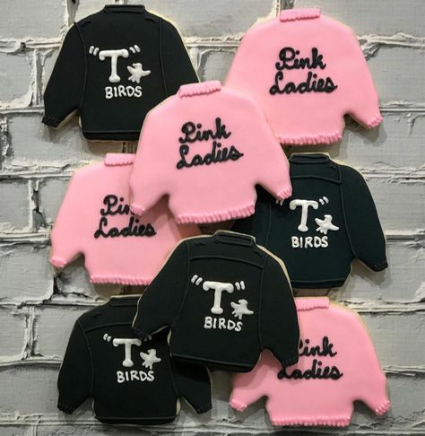 Malinda Hollinshead on Instagram: “Pink Ladies & “T” Birds Cookies for a Grease themed party 💗🖤 • • #greasecookies #pinkladies #greasetheme #greaseparty #greasethemeparty…” 50th Birthday Cookies, Grease Themed Parties, Grease Theme, Pink Ladies Grease, Grease Party, 50s Theme Parties, Sock Hop Party, Diner Party, Sock Hop