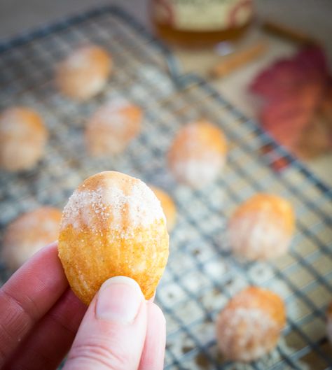 Cinnamon Madeleines, Madeline Cookies Recipe, Madeleines Recipe, Thanksgiving Rolls, Madeline Cookies, Madeleine Recipe, Madeleine Cookie, Apple Jam, 1 Cake