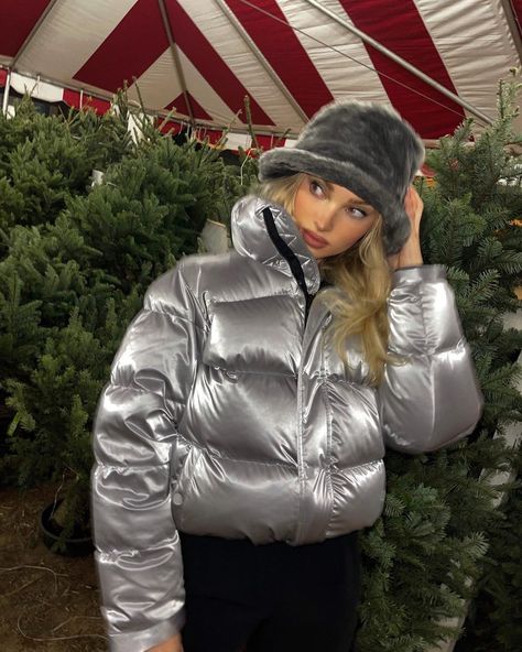 Silver Puffer Jacket Outfit, Christmas Tree Shopping, Best Puffer Jacket, Silver Puffer Jacket, The Super Puff, Puffer Jacket Outfit, Super Puff, Silver Jacket, Elsa Hosk