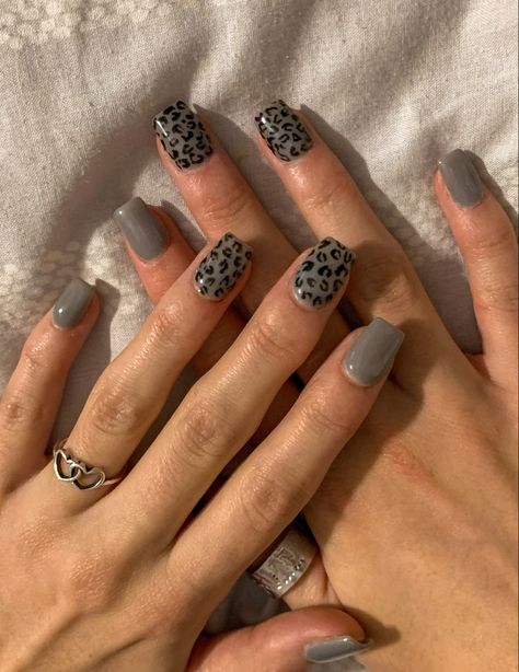 Grey And Black Leopard Nails, Gray Leopard Print Nails, Grey Leopard Print Nails, Gray Cheetah Nails, Grey Cheetah Nails, Gray Leopard Nails, Leapord Print Nail Art, Grey Leopard Nails, Fall Animal Print Nails