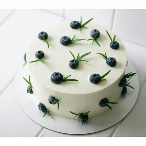 Organic Cake, Wedding Cake Flavors, Cake Decorating Designs, New Cake, Blueberry Cake, Just Cakes, Cake Icing, Paper Cake, Easter Cakes