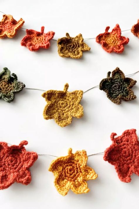 Small Crochet Maple Leaf Applique - Free Pattern Crochet Maple Leaf, Crochet Leaf Free Pattern, Crochet Bunting Pattern, Pumpkin Hat Pattern, Leaf Applique, Bunting Pattern, Scrap Yarn Crochet, Crochet Leaf Patterns, Fall Crochet