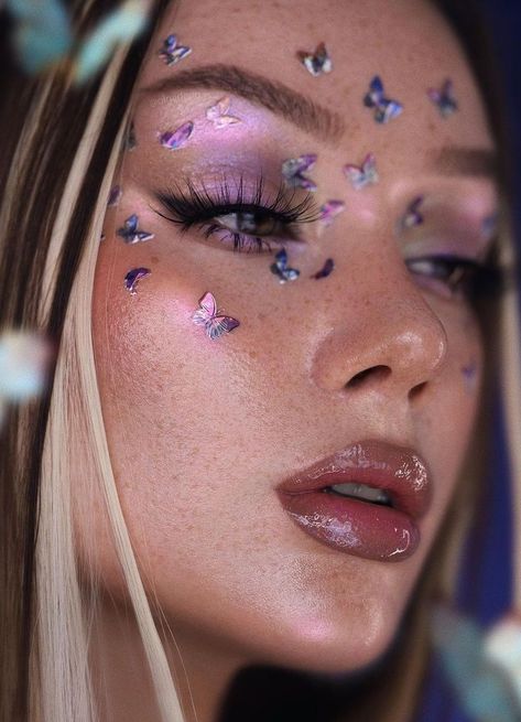 Magic Butterflies, Music Festival Makeup, Coachella Makeup, Maquillage Yeux Cut Crease, Setting Mist, Maquillage On Fleek, Dream Moon, Butterfly Makeup, Super Shock