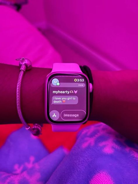 Pink Apple Watch Aesthetic, Apple Watch Home Screen, Pink Girly Things Accessories, Apple Watch Aesthetic, Pink Apple Watch, Body Jewelry Diy, Xoxo Jewelry, Pretty School Supplies, Cute Couple Text Messages