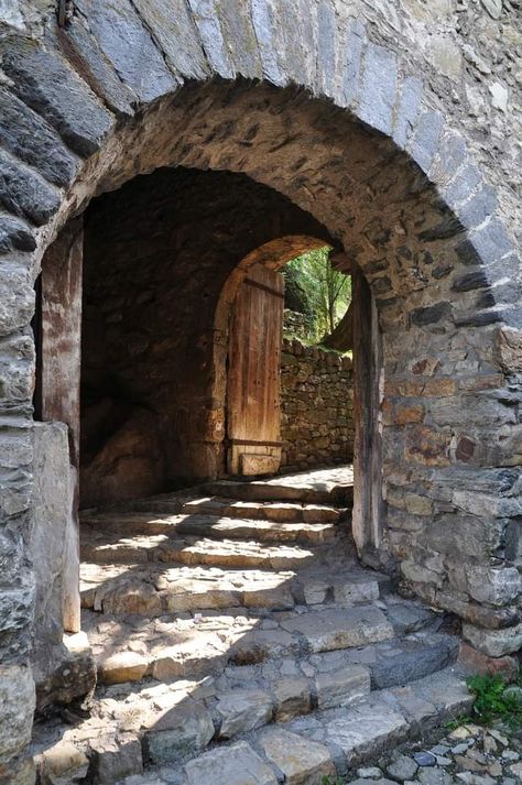 Stone Doorway, Stone Arches, Stone Archway, Old Stone Houses, Stone Masonry, Stone Architecture, Stone Arch, Old Doors, Old Stone