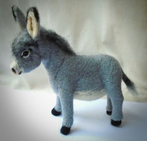 Felt Donkey, Felted Donkey, Needle Felting Diy Tutorials, Cute Animations Cartoon, Needle Felting Diy, Needle Felted Christmas, Wool Needle Felting, Animal Quilts, Nativity Crafts