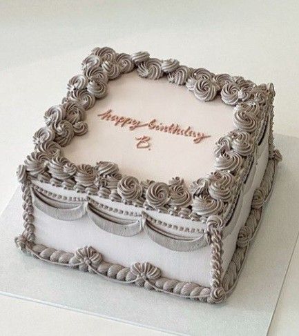 Small Square Cake Designs, Cute Square Cake Ideas, Vintage Sheet Cake Design, Square Bday Cake, Square Cakes Design, Square Birthday Cakes For Women Elegant, Birthday Cake Square Ideas, Square Vintage Cake, Square Cake Designs Birthday Women