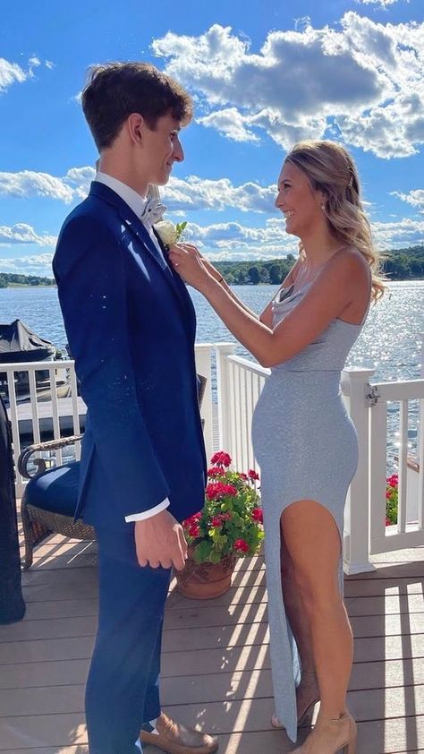 Blue Tight Prom Dress, Prom Poses With Date, Light Blue Sparkly Prom Dresses, Prom Couple Ideas, Tight Prom Dress, Couple Prom Pictures, Blue Sparkly Prom Dress, Fashion Party Dress