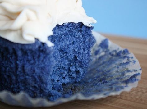 PERCY JACKSON: blue cake recipe Purple Velvet Cakes, Blue Velvet Cupcakes, Blue Velvet Cakes, Velvet Cakes, Velvet Cake Recipes, Blue Cupcakes, Blue Food Coloring, Blue Cakes, Velvet Cupcakes