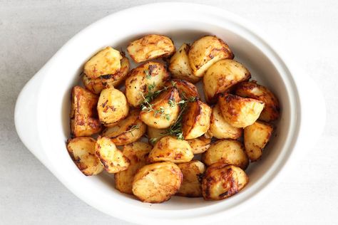 HEALTHY CRISPY ROAST POTATOES RECIPE | Liezl Jayne Roasted Vegetables Salad, Healthy Roasted Chicken, Liezl Jayne, Chicken Recipe Oven, Roasted Potato Recipe, Healthy Budget Meals, Crispy Roasted Potatoes, Roasted Chicken Recipe, 400 Calorie Meals