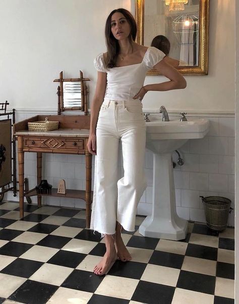 An All-White Instagram Look You'll Want to Live In Paris Chic, All White Outfit, Easy Style, White Outfit, Instagram Look, Instagram Outfits, Winter Trends, Summer Fits, White Outfits