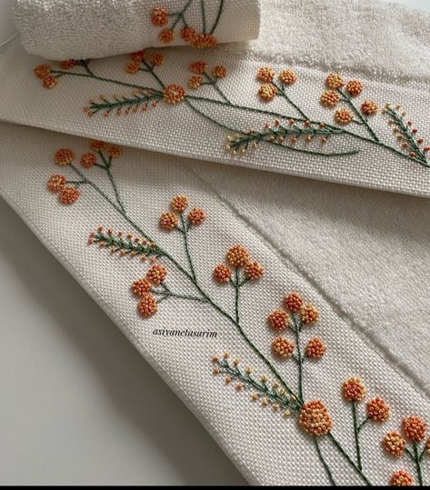 Corak Inai, Towel Embroidery Designs, Embroidery Napkins, Crewel Embroidery Patterns, Advanced Embroidery, Simple Hand Embroidery Patterns, Embroidery Lessons, Hand Beaded Embroidery, Towel Embroidery