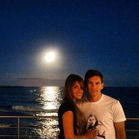 Good Night everyone !!! 😍❤ . . . . #lionelmessi #leomessi #messi #antonellaroccuzzo #antonelaroccuzzo #antoroccuzzo #thiagomessi… Messi Antonella, Messi And Antonella, Messi And Wife, Antonella Messi, Lionel Messi Family, Lio Messi, Antonella Roccuzzo, Football Couples, 90s Actresses