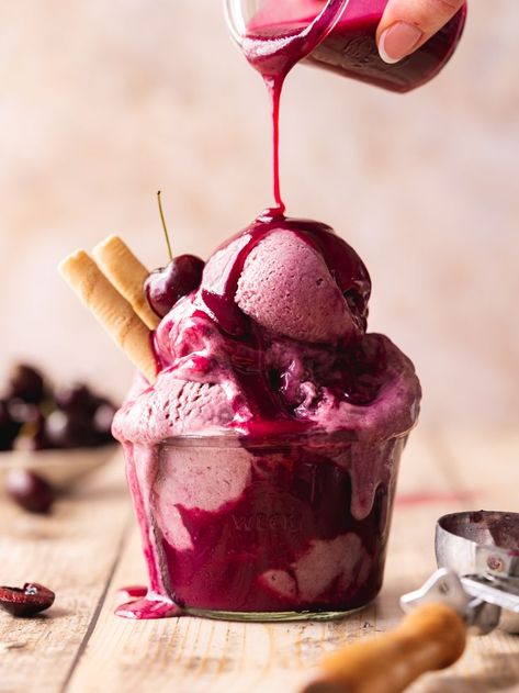 Black Cherry Ice Cream Recipe, Black Cherry Ice Cream, Cherry Ice Cream Recipe, Vegan Nice Cream, Italian Snacks, Cherry Ice Cream, Vegan Summer Recipes, Lemon Ice Cream, Oreo Ice Cream