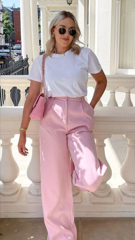 Outfit: Swimsuit + flowy cover-up + flip-flops Accessories: Beach bag and wide-brimmed hat Pink Pants Outfit, Outfit Primavera, Pink Outfits, Summer Fashion Outfits, Professional Outfits, Business Casual Outfits, Looks Style, Elegant Outfit, Outfits Casuales