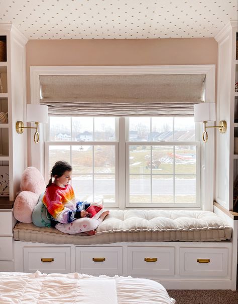 Window Seat With Bookshelves, Diy Window Bench, Reading Nook Window Seat, Reading Nook Window, Window Seat Ideas, Bedroom Window Seat, Built In Daybed, Built In Window Seat, Window Bench Seat