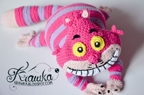 Krawka: Cheshire cat crochet pattern inspired by Disney's Alice in Wonderland. Pattern by Krawka Alice In Wonderland Lewis Carroll, Kat Haken, Crochet Disney, Lewis Carroll, Basic Crochet Stitches, Cheshire Cat, Pink Cat, Crochet Cat, Crochet Basics