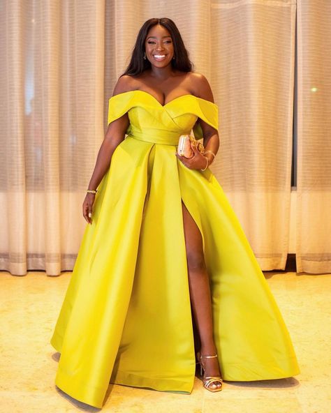 25 Iconic Owambe Style Ideas (October Edition) | ThriveNaija Dinner Gowns Classy Style Plus Size, Chartreuse Gown, Yellow Party Dresses, Dinner Gowns, African Prom Dresses, Prom Dresses Yellow, African Wedding Dress, Maid Of Honour Dresses, Plus Size Prom