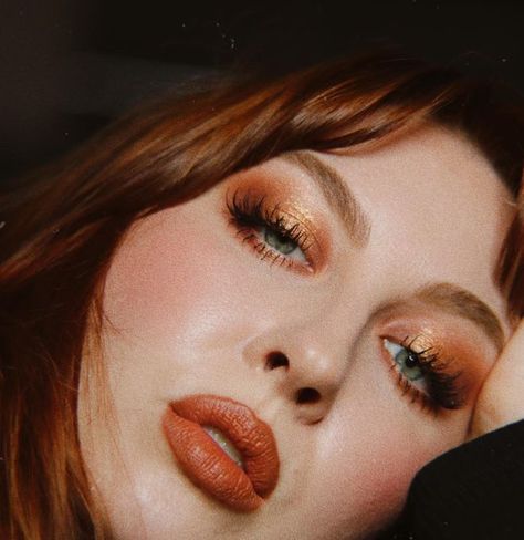 Pumpkin Spice Makeup, Orange Eyeshadow Looks, Radiant Creamy Concealer, Redhead Makeup, Orange Eyeshadow, Orange Makeup, Serum Foundation, Fall Makeup Looks, Creamy Concealer