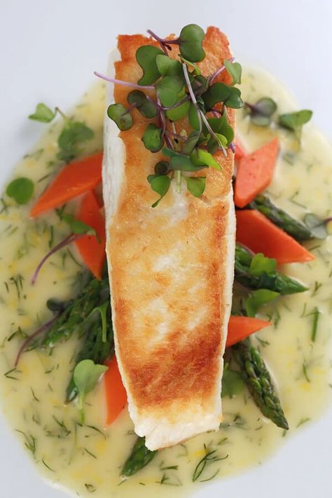 French Fish Recipes, Garlic Couscous, Pan Seared Halibut Recipes, Pan Seared Halibut, Seared Halibut, Steamed Spinach, Lemon Dill Sauce, Halibut Recipes, Carrots Potatoes