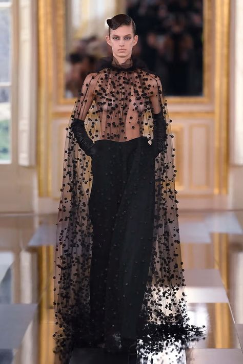 Pierpaolo Piccioli Valentino FW24 Paris Fashion Week Collection | Hypebeast Valentino Haute Couture, Couture Designers, Statement Dress, Print Trends, Halloween Fashion, Fall 2024, Fashion Stylist, Couture Fashion, Paris Fashion