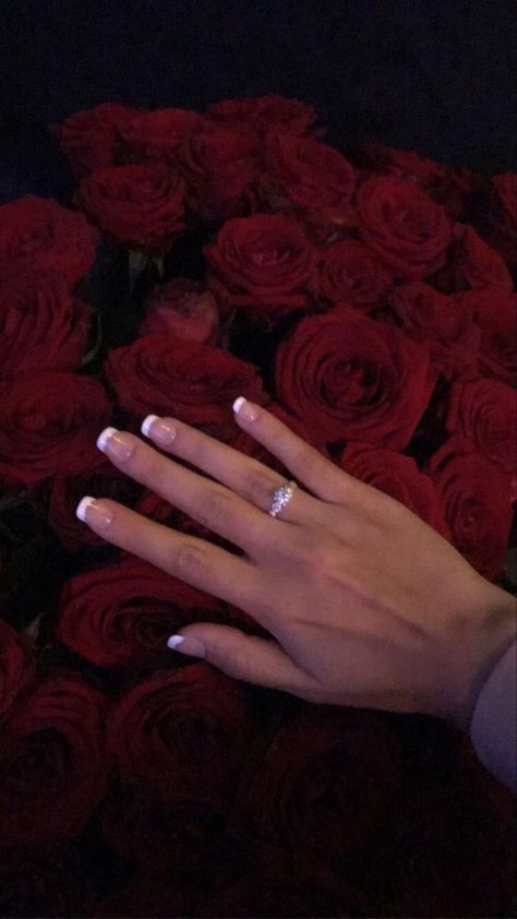 Engagement Ring Photos With Flowers, Engagement Roses Bouquet, Bouquet And Ring Photos, Engagement Ring Photos On Hand, Girly Tingz, Red Bouquet, Engagement Ring Photos, Beautiful Wedding Rings, Cute Black Guys