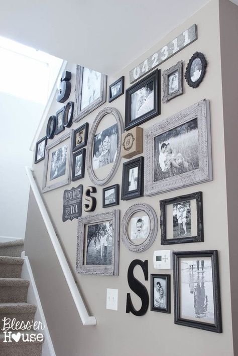 Neat idea for framing family photos-not all photos are the same shape as the frame Inexpensive Home Decor, Style At Home, Wall Gallery, New Wall, Design Case, Home Fashion, Decor Rustic, Diy Wall Decor, Diy Wall