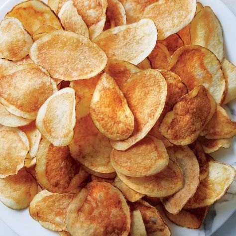 Pizza Stone Recipes, Fried Potato Chips, Homemade Sour Cream, Potato Chip Recipes, Best Potato Recipes, Homemade Chips, Kettle Chips, Sour Cream And Onion, Chips Recipe